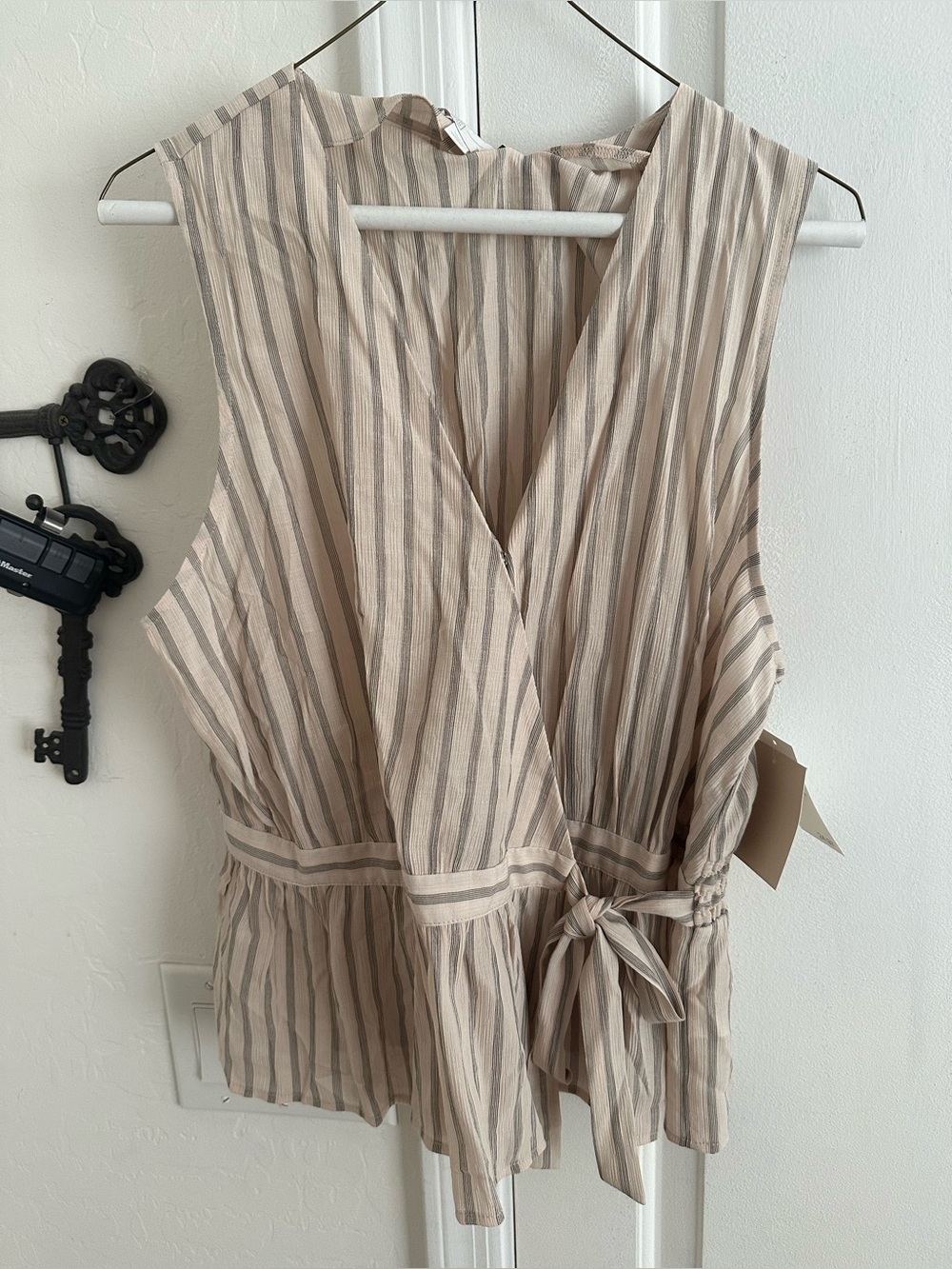 Ladies beige and black striped sleeveless blouse by 14th & Union size XL NWT